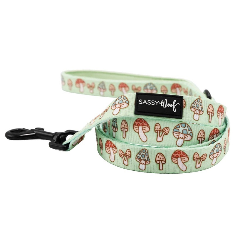 Sassy Woof Dog Leash – Shrooms & Blooms