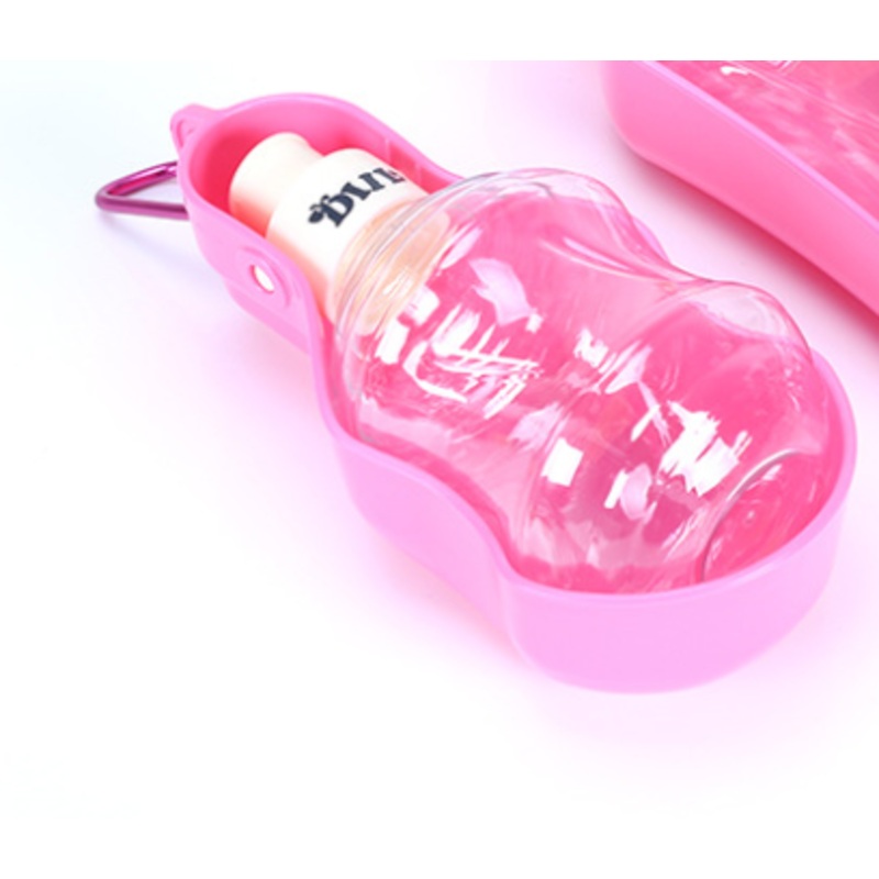 Traveling dog hanging water bottle